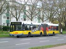 Solaris Urbino auf der Linie M49 nach S+U Bahnhof Zoologischer Garten an der Haltestelle Spandau Gatower Stra�e/Heerstra�e.