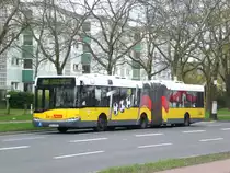 Solaris Urbino auf der Linie M49 nach S+U Bahnhof Zoologischer Garten an der Haltestelle Spandau Gatower Stra�e/Heerstra�e.