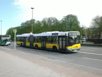 Solaris Urbino auf der Linie 236 nach Spandau Gatower Stra�e/Heerstra�e am S+U Bahnhof Rathaus Spandau.
