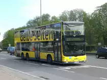 MAN Lion's City DD (Doppelstock) auf der Linie X33 am S+U Bahnhof Rathaus Spandau.