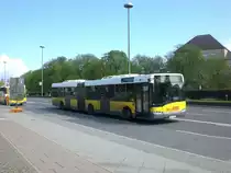 Solaris Urbino auf der Linie 237 nach Staaken Fachinger Stra�e am S+U Bahnhof Rathaus Spandau.