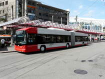 Winterthur - Hess-Swisstrolley BGT-N1C Nr.116 bei den Bushaltestellen vor dem Bahnhof in Winterthur am 01.04.2011