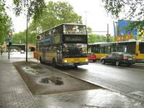 Doppeldeckerbus der BVG mit Werbung f�r fly.de in Berlin-Treptow,sommer 2007

