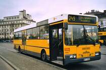 BVG 1810, ein Mercedes O405, aufgenommen im April 2002 auf dem Abstellplatz Hertzallee in Berlin.