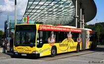 Hochbahn 7405 (HH HN 2475) macht Werbung f�r Smartlearn.de.
Aufgenommen am HBF Hamburg, 2.9.2010.