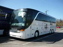 Noch ein Setra S 415 HDH mit anderer Beschriftung Fa. Unholzer auf der Rast�tte Sindelfinger-Wald. Am 02.04.2011.