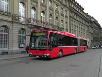 Mercedes Citaro mit der Betriebsnummer 858 auf der Linie 10 am Bundesplatz in Bern. Die Aufnahme stammt vom 14.04.2011.