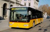 Am 17.11.2007 steht vor dem Bahnhof SBB in Winterthur dieser Mercedes Postbus 