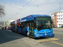 VBL Luzern - Nr. 223 - Hess/Hess Gelenktrolleybus am 11. M�rz 2011 in Luzern, Weinbergli (mit Vollwerbung f�r  EMMEN CENTER )