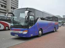 Ein Setra 415 GT-HD, am 06.04.2011 in Hannover/ZOB.