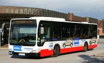 Hochbahn 2824 (HH HN 2824) mit Werbung f�r Auto Kr�ll.
Aufgenommen am ZOB Harburg, 2.9.2010. 