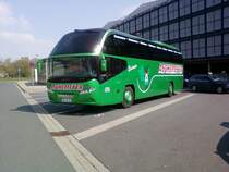 Neoplan Reisebus am 18.04.2011 am Flughafen Hannover Hannover