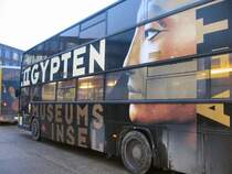 BVG-Bus mit Werbung f�r die Museumsinsel u. �gypten, Bhst. Bahnhof Zoo, Herbst 2006