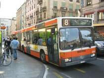 MB 405 GN Nr. 224 auf der Linie 8 bei der Haltestelle Gare Cornavin, 20.04.2011.