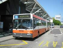 MB 405 G Nr. 272 auf der Linie 5 bei der Haltestelle A�roport, 20.04.2011.