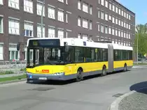 Solaris Urbino auf der Linie 109 nach Flughafen Tegel an der Haltestelle Hertzallee.