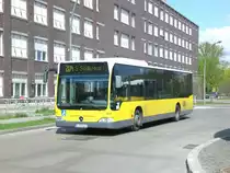 Mercedes-Benz O 530 II (Citaro Facelift) nach S-Bahnhof S�dkreuz an der Haltestelle Hertzallee.