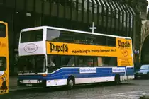 Mercedes O405 DD, aufgenommen im November 2002 in Hamburg an den Landungbr�cken.