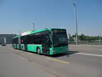 Mercedes Citaro mit der Betriebsnummer 712 auf der Linie 30 f�hrt �ber die Johannitterbr�cke in Basel Richtung Bad. Bahnhof. Die Aufnahme stammt vom 22.04.2011.