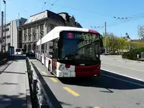 tpf - Hess-Swisstrolleybus Nr.524 unterwegs in der Stadt Fribourg am 09.04.2011

