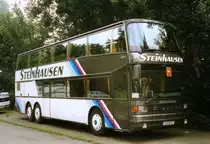 Setra S228 DT, aufgenommen im August 1998 auf dem Parkplatz der Westfalenhallen in Dortmund.