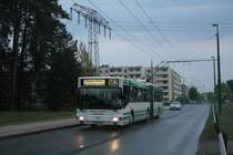 MAN 033 der BBG Eberswalde verl�sst das Brandenburgische Viertel am 26.04.2011 bei Nebel und Gewitter.
