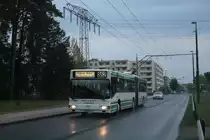 MAN 033 der BBG Eberswalde verl�sst das Brandenburgische Viertel am 26.04.2011 bei Nebel und Gewitter.