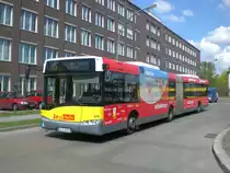 Solaris Urbino auf der Linie X9 nach Flughafen Tegel an der Haltestelle Hertzallee.