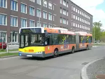 Solaris Urbino auf der Linie X9 nach Flughafen Tegel an der Haltestelle Hertzallee.
