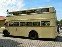 Hist. B�ssingbus am Betriebshof Niedersch�nhausen, Seitenansicht Mai 2007