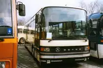 Setra S215 SL, aufgenommen im M�rz 1999 im GWZ der Neoplan NL in Oberhausen.