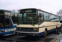 Setra S213 UL, aufgenommen im November 2000 im GWZ der Neoplan NL in Oberhausen.