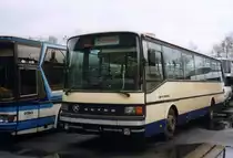 Setra S213 UL, aufgenommen im November 2000 im GWZ der Neoplan NL in Oberhausen.