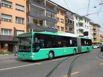 Mercedes Citaro mit der Betriebsnummer 723 beim Kronenplatz in Binningen. Die Aufnahme stammt vom 28.04.2011.