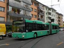MAN Bus mit der Betriebsnummer 774 auf der Linie 34 beim Kronenplatz in Binningen. Die Aufnahme stammt vom 28.04.2011.