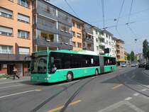 Mercedes Citaro mit der Betriebsnummer 724 beim Kronenplatz in Binningen. Die Aufnahme stammt vom 28.04.2011.