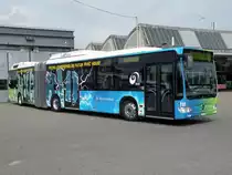 Dieser neue Mercedes Citaro Hybrid wird ab Montag 2. Mai zuerst auf der Linie 36 und sp�ter auf der Linie 34 getestet. Hier steht der Bus auf dem Hof der Garage Rank in Basel. Die Aufnahme stammt vom 29.04.2011.