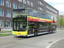 MAN Lion's City DD (Doppelstock) auf der Linie 100 nach S+U Bahnhof Alexanderplatz an der Haltestelle Hertzallee.