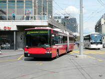 Bern mobil - NAW Swisstrolley Nr.01 unterwegs auf der Linie 20 beim Bahnhof in Bern am 14.04.2011