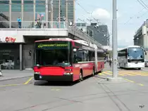Bern mobil - NAW Swisstrolley Nr.01 unterwegs auf der Linie 20 beim Bahnhof in Bern am 14.04.2011