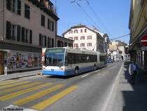 VMCV Nr. 6 (VanHool AG300T) am 26.4.2011 in Vevey, Hotel de ville