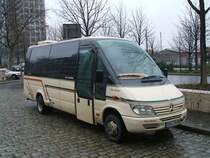 Mercedes Benz , Super Sprinter als Schulbus aus HSK (HochSauerlandKreis) im Dortmunder Bbf. am Hbf.(06.12.2007)