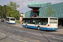 Die beiden Mercedes-Benz O530  Citaro  Nr. 567 (Bj. 2001) und Nr. 574 (Bj. 2006) warten am 26. April 2011 vor der Migros in der Br�elstrasse auf ihre Abfahrt in Richtugn Adligenswil bzw. Luzern Bahnhof via Klinik St. Anna. Um Missverst�ndnisse vorzubeugen, das Bild ist 100% gerade, es geht da nur bergauf.