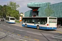 Die beiden Mercedes-Benz O530  Citaro  Nr. 567 (Bj. 2001) und Nr. 574 (Bj. 2006) warten am 26. April 2011 vor der Migros in der Br�elstrasse auf ihre Abfahrt in Richtugn Adligenswil bzw. Luzern Bahnhof via Klinik St. Anna. Um Missverst�ndnisse vorzubeugen, das Bild ist 100% gerade, es geht da nur bergauf.