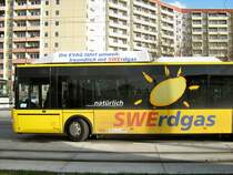 Neoplan-Erdgasbus der EVAG (Erfurter Verkehrs AG), hier im Rieth auf Linienfahrt nach Mittelhausen  6.12.2007