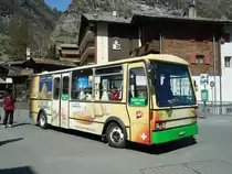OBZ Zermatt - Nr. 5/VS 133'504 - Vetter Elektrobus am 22. April 2011 in Zermatt, Br�cke zum Steg