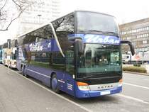 3 achsiger Setra Reisebus von Urban am Essener Hbf.(07.12.2007)