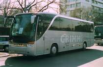 Setra S415 HD, aufgenommen im April 2002 am Bahnhof Zoo in Berlin.