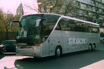 Setra S417 HDH, aufgenommen im April 2002 am Bahnhof Zoo in Berlin.