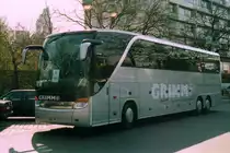 Setra S417 HDH, aufgenommen im April 2002 am Bahnhof Zoo in Berlin.